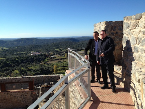 Caraballo visita las obras de conservación restauración del alcázar del Castillo de Aracena